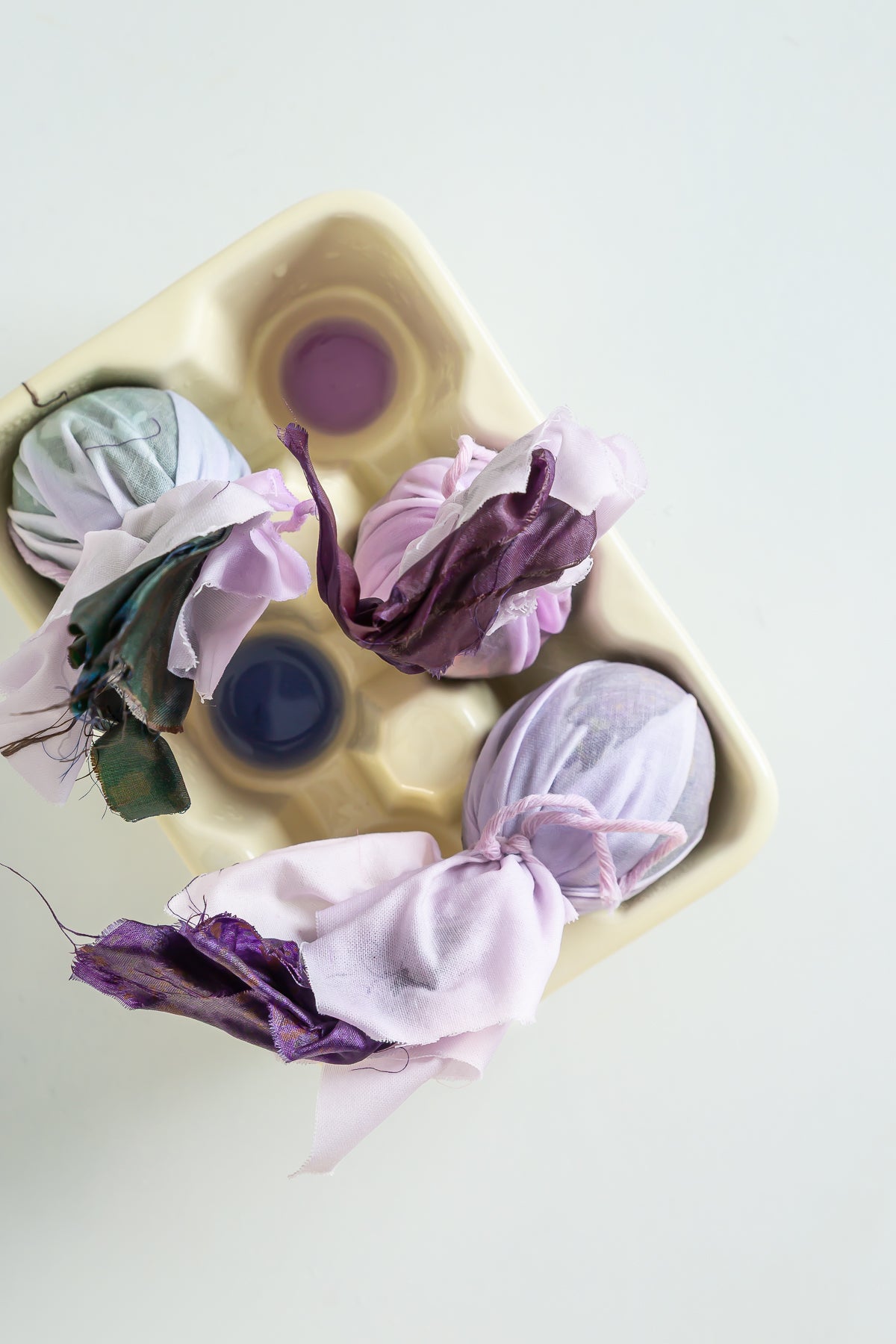 Bright Silk Dyed Eggs – Semi-Exclusive (Set 1 of 2)